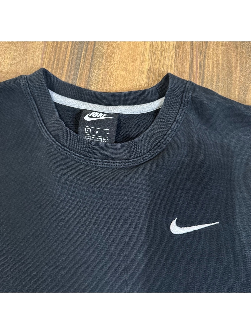 Nike Women’s Club Fleece Crewneck Sweatshirt Black White Swoosh Pullover Large - Picture 2 of 5